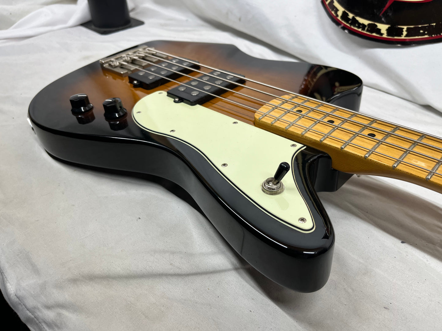 Fender Pawn Shop Reverse Jaguar 4-String Electric Bass MIM - Made in Mexico - 2-Color Sunburst