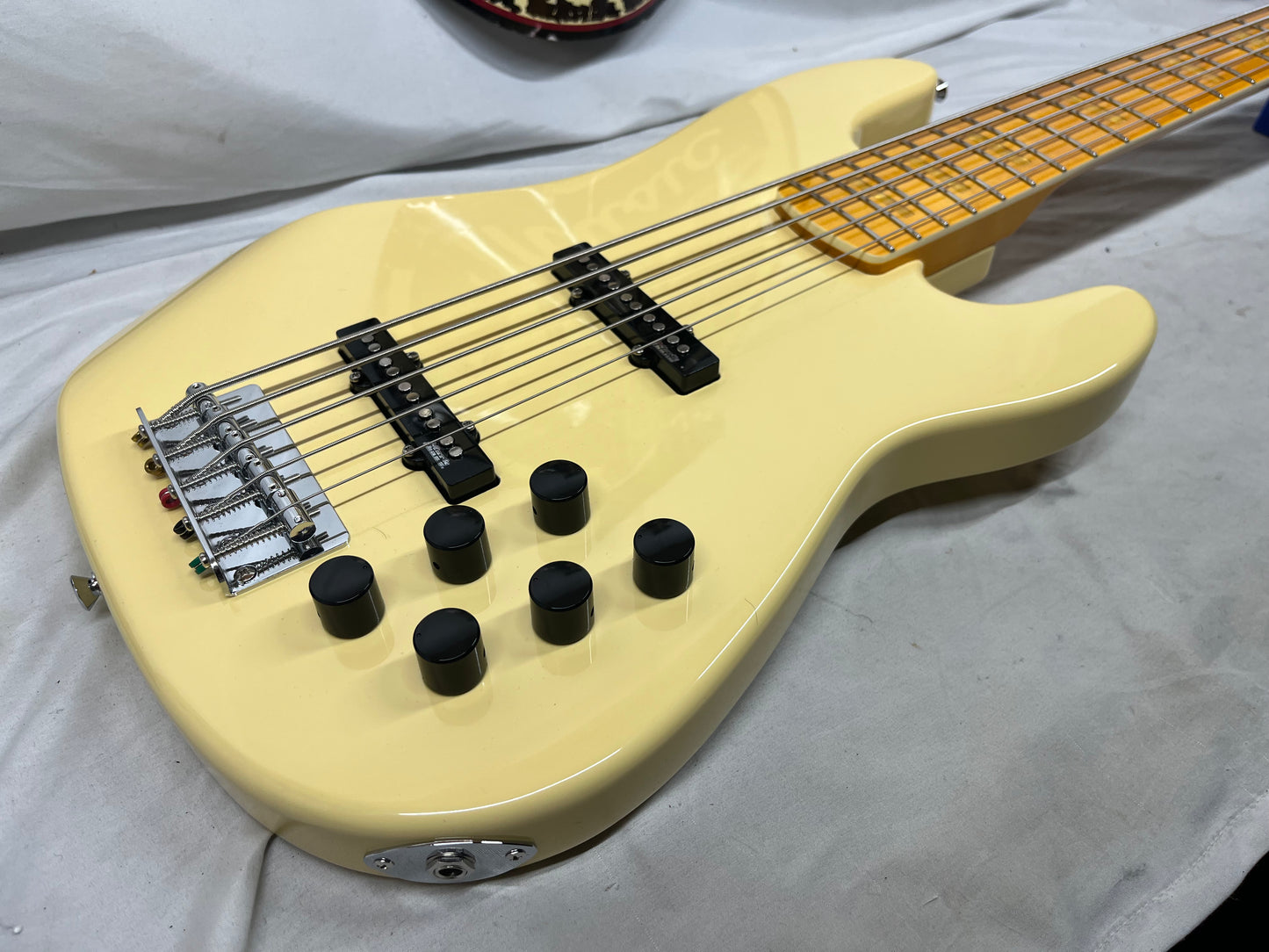 Markbass GV Series GV 5 gv5 Gloxy Val CR MP 5-String Bass with Gig Bag - Cream