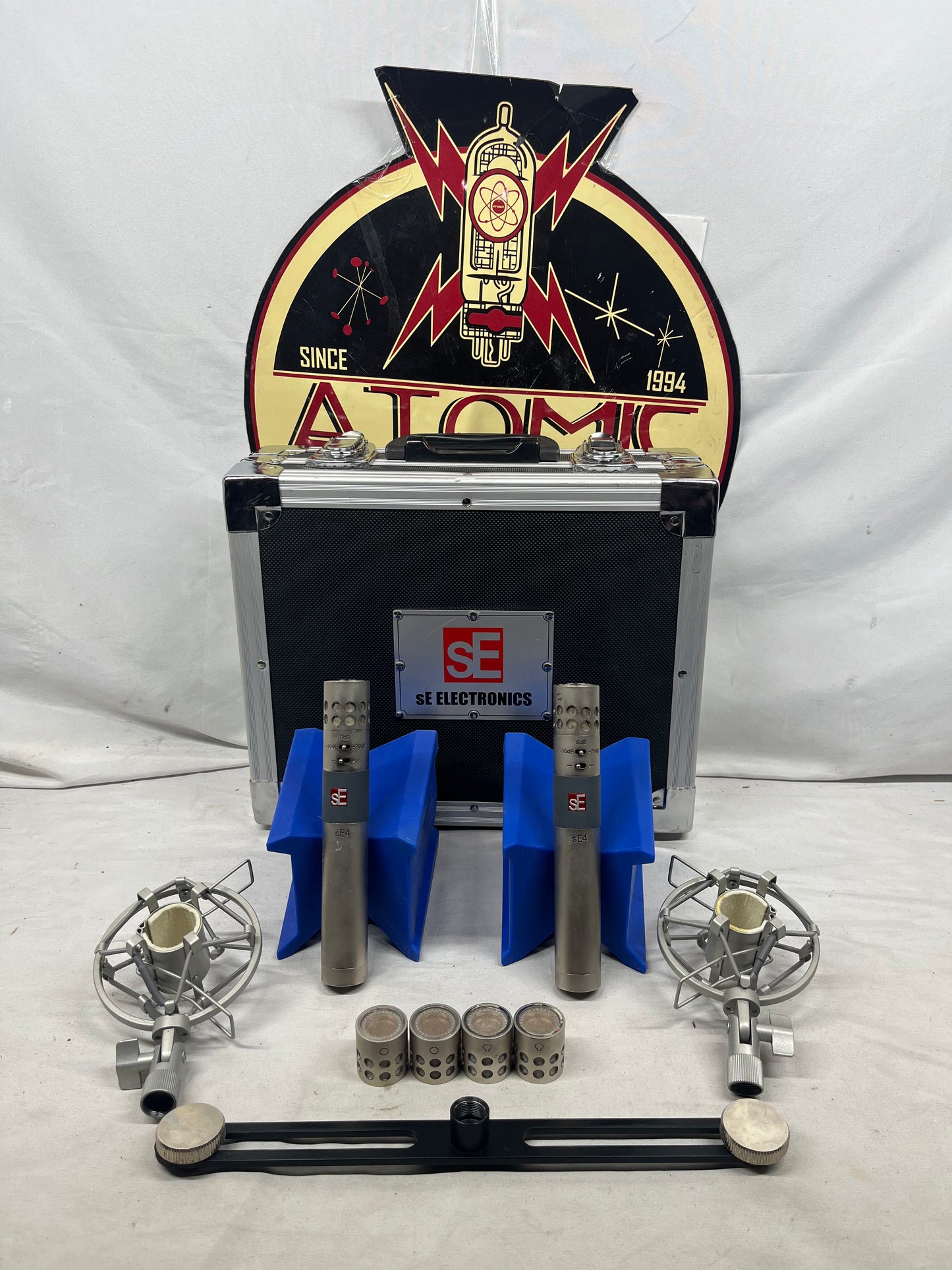 sE Electronics sE4 Small Diaphragm Cardioid Condenser Microphones - Stereo Pair with Case and Mounts