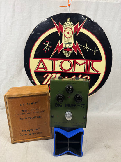 Electro-Harmonix x Sovtek " Green Russian " Big Muff π Pi version 7C 3rd Edition Distortion Fuzz Pedal with Original Wood Box - BM-1-01.00.001 ~2000 - Bubble Font / 6-Screw Chassis