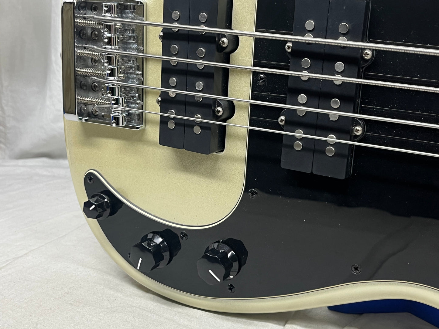 Fender Blacktop 4-String Electric Precision Bass MIM - Made in Mexico - White Chrome Pearl