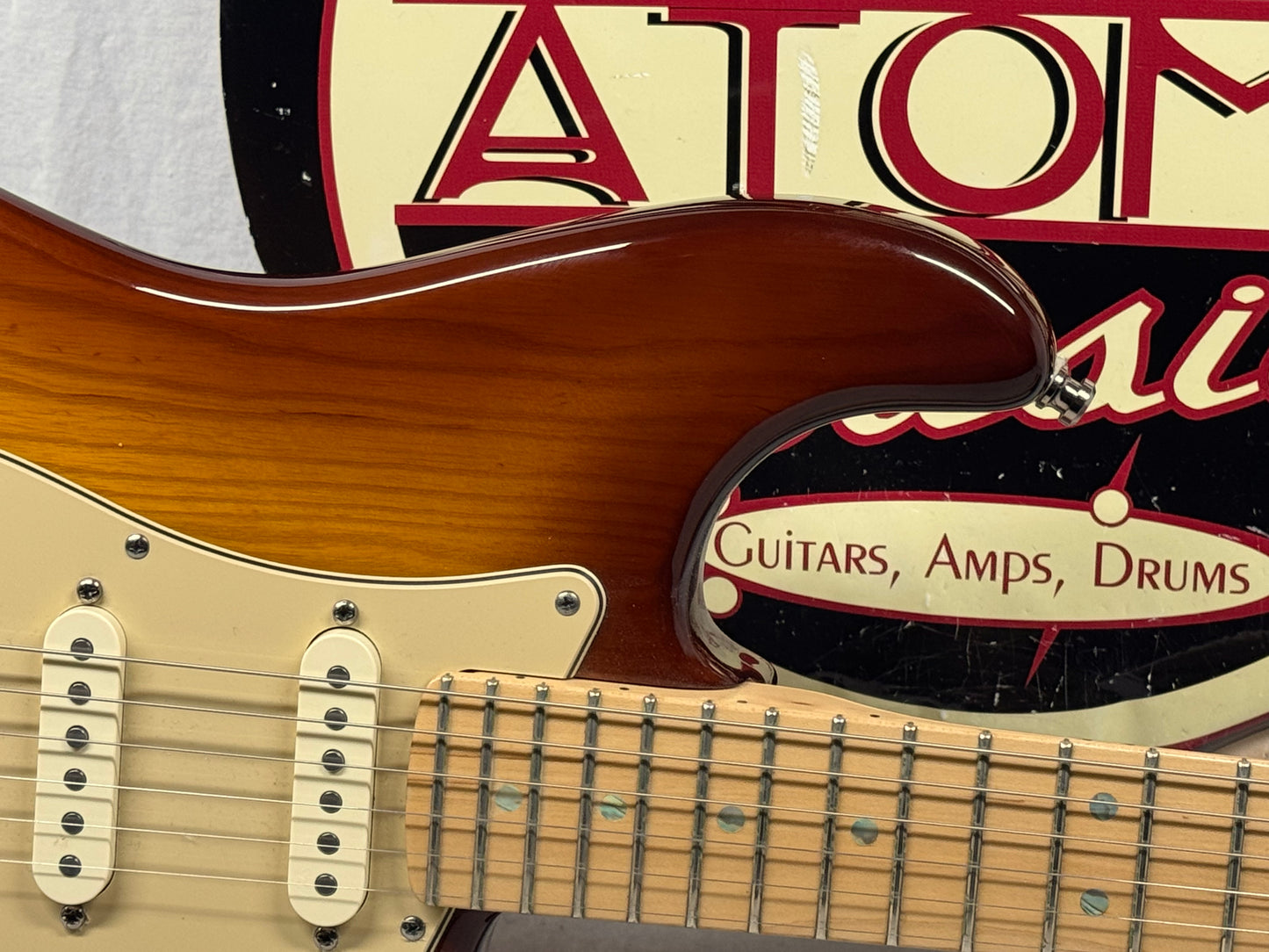Fender American Deluxe Ash Stratocaster Guitar with Case 2005 - Tobacco Sunburst / Maple neck