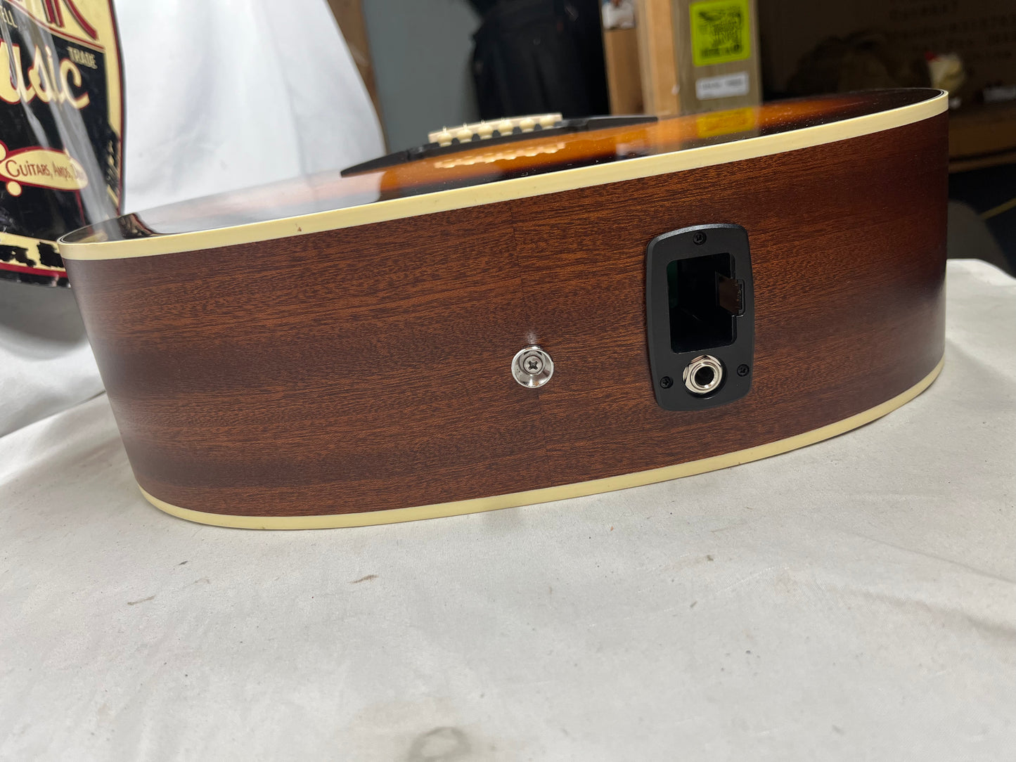 Alvarez RF26CESB Regent Series Acoustic Electric Guitar - *Missing Battery Cover*