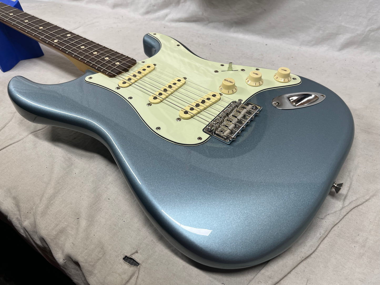 Fender Vintera '60s Stratocaster Strat Electric Guitar MIM - Made in Mexico