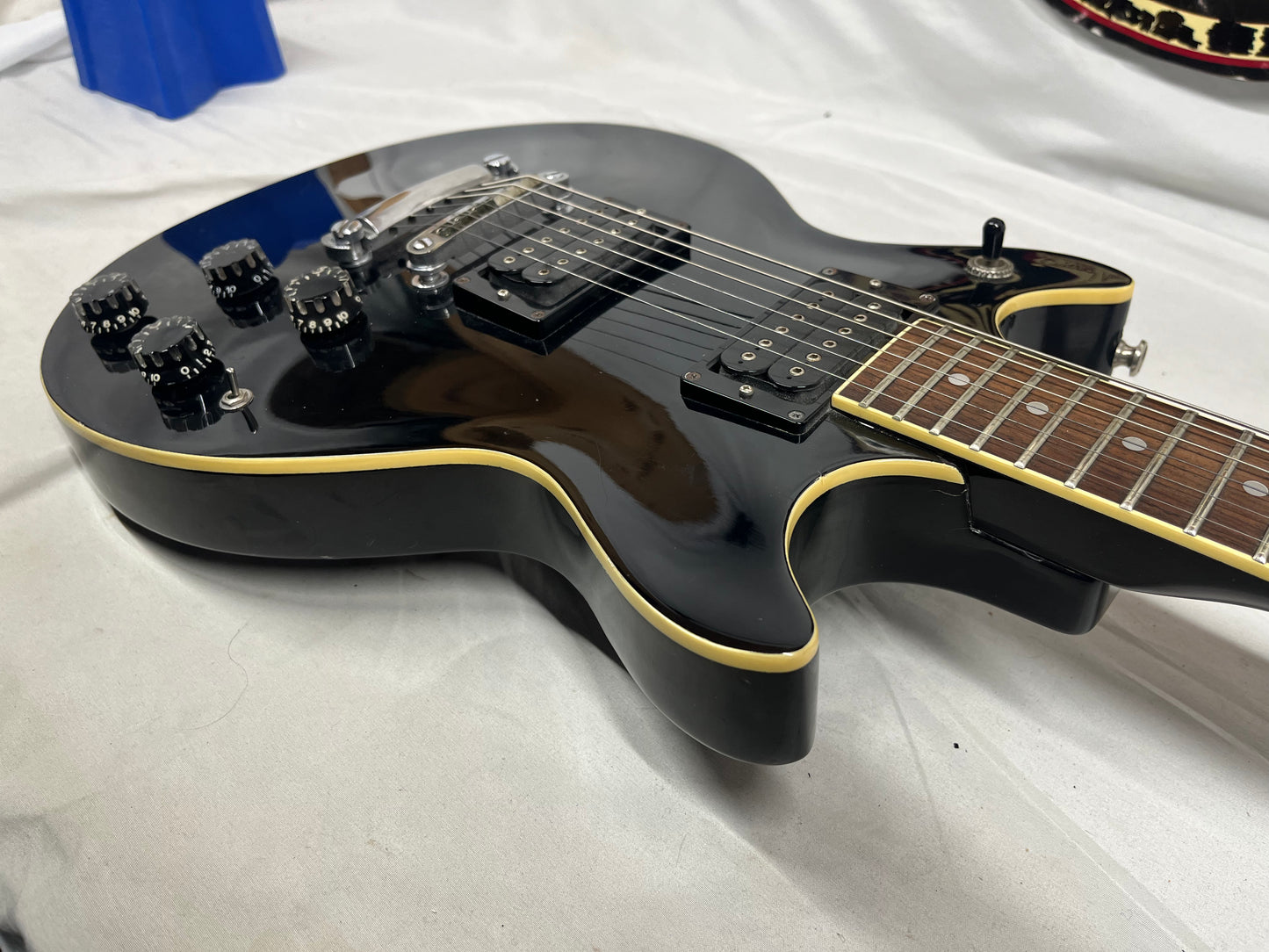 Vantage Entertainar VE-550 Electric Guitar