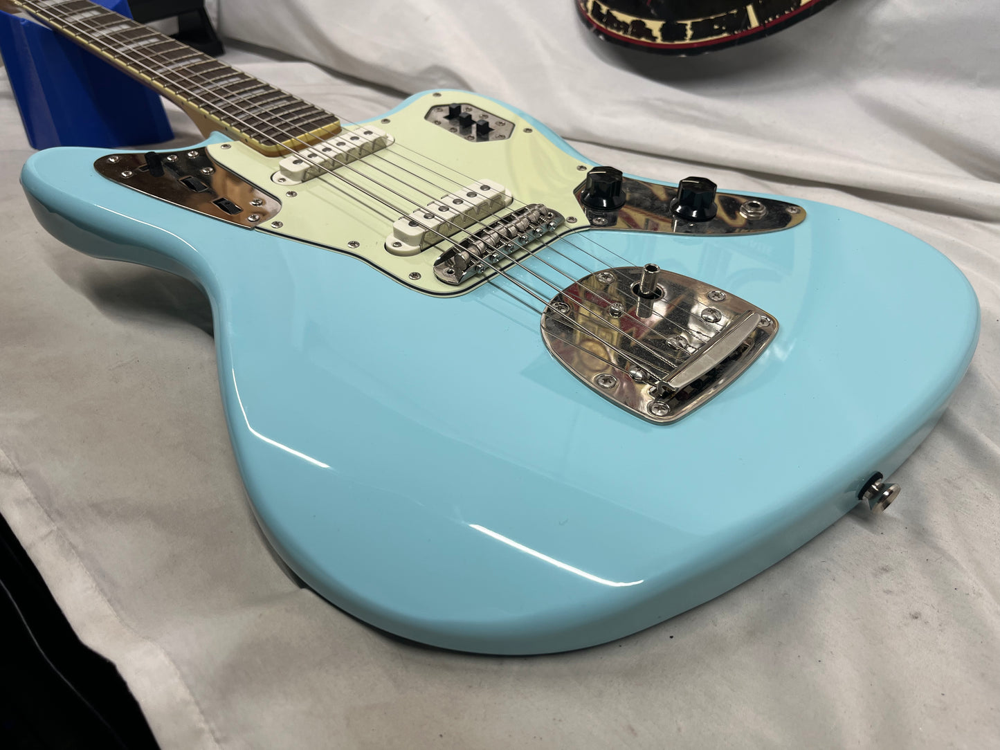 Squier Factory Special Run Classic Vibes '70s Jaguar Electric Guitar - Daphne Blue