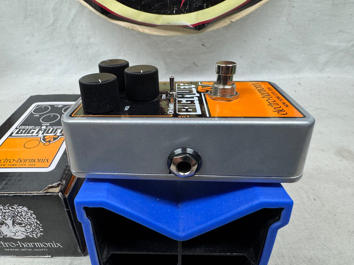 Electro-Harmonix OpAmp Big Muff Pi π Distortion Fuzz Pedal with Box