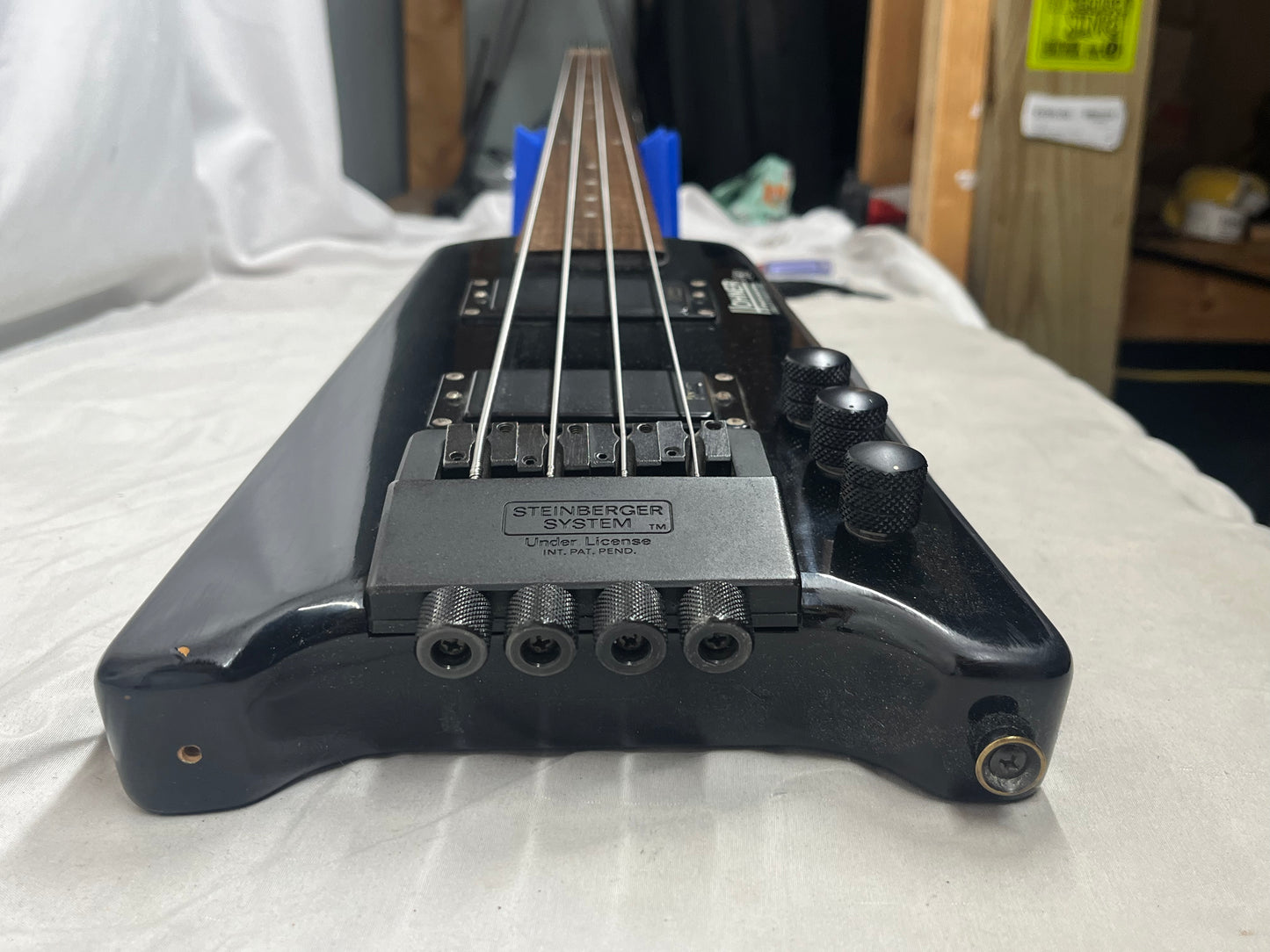 Hohner B2 HH Headless Fretless 4-String Electric Bass with Hard Case
