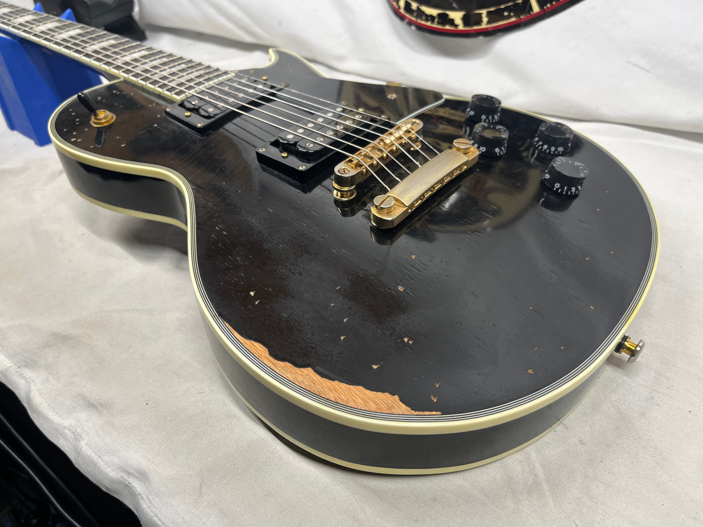 Sawtooth Singlecut LP-Style Electric Guitar - Distressed Black