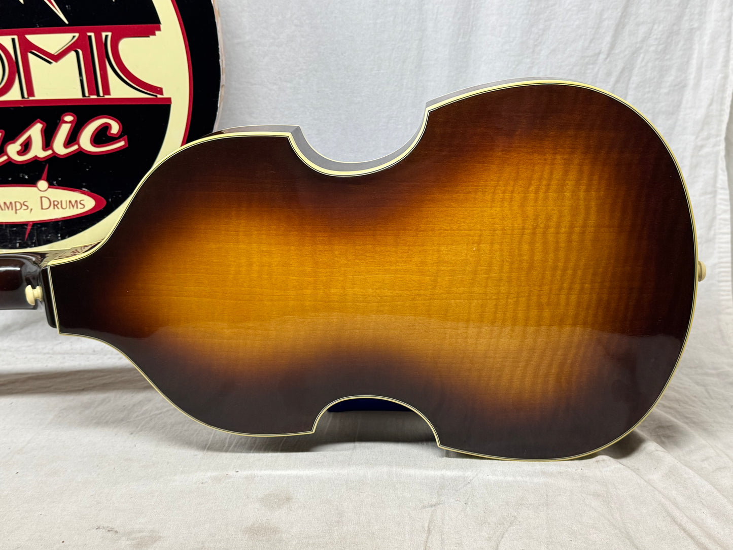 Hofner 500/1 Violin / Beatle 4-string Hollowbody Bass with Case