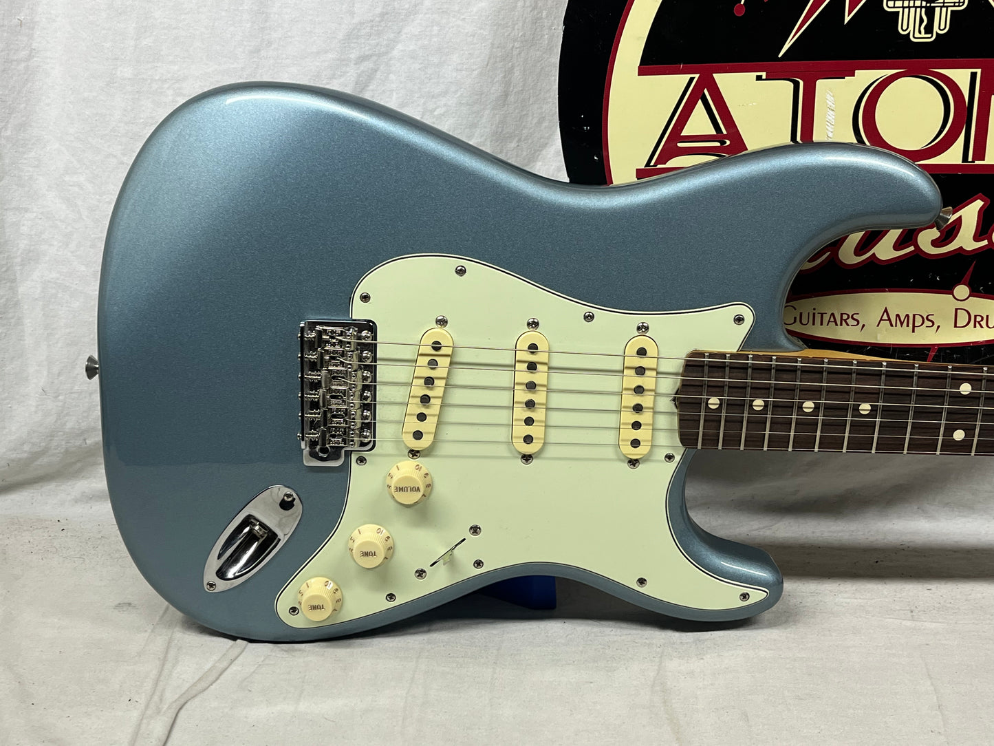 Fender Vintera '60s Stratocaster Strat Electric Guitar MIM - Made in Mexico