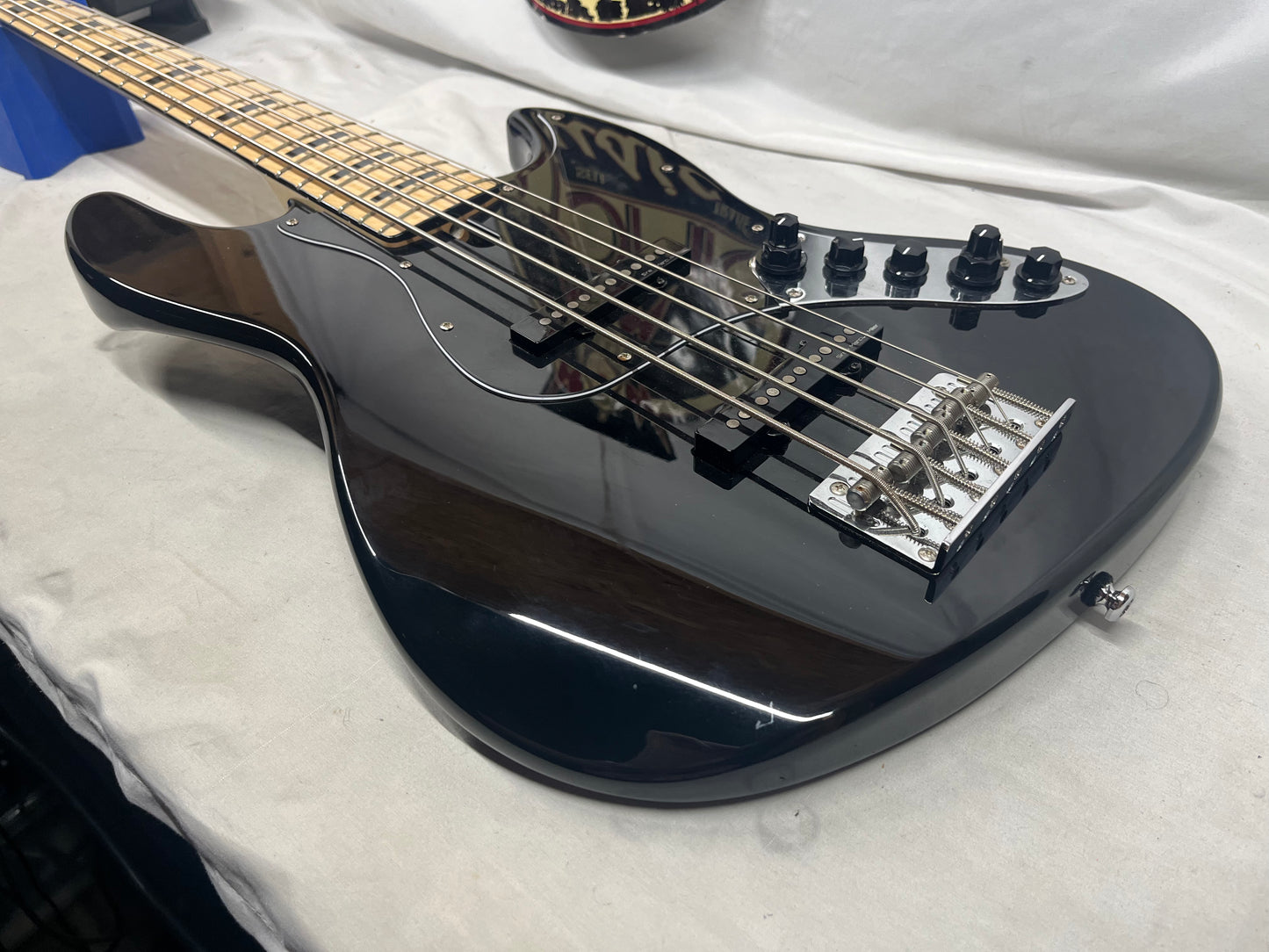 Sire Marcus Miller V7 5-String Doublecut Electric Bass
