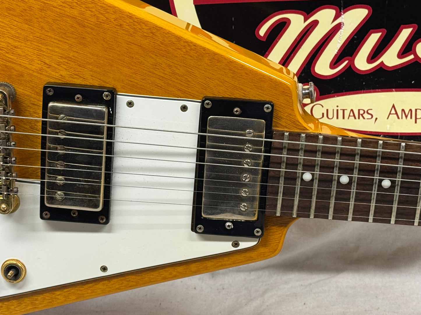 Epiphone EGV2KOGH1 '58 1958 Korina Flying V Guitar with Case 2009