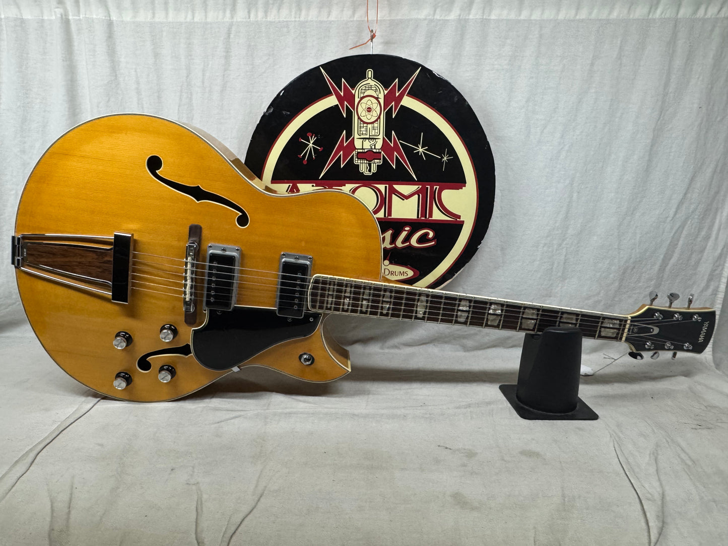 Yamaha AE-11 ae11 Archtop Electric Hollowbody Guitar with Case - Natural