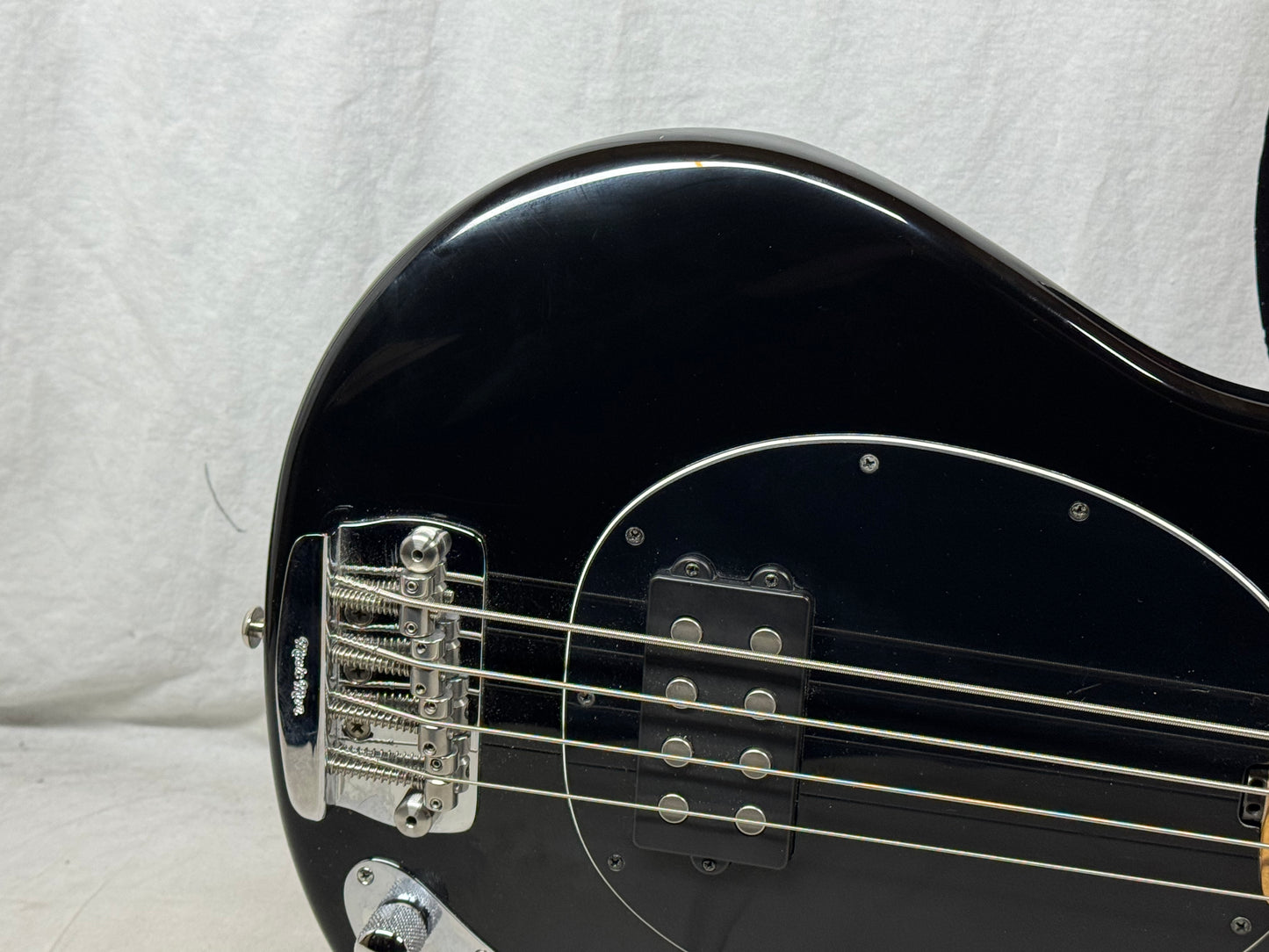 Ernie Ball Music Man Stingray sting ray 3 EQ H 3eq 4-string Bass with Case 2003 - Black / Maple neck