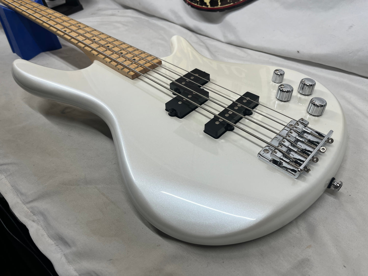 Ibanez Soundgear Gio GSR200M 4-String Electric Bass