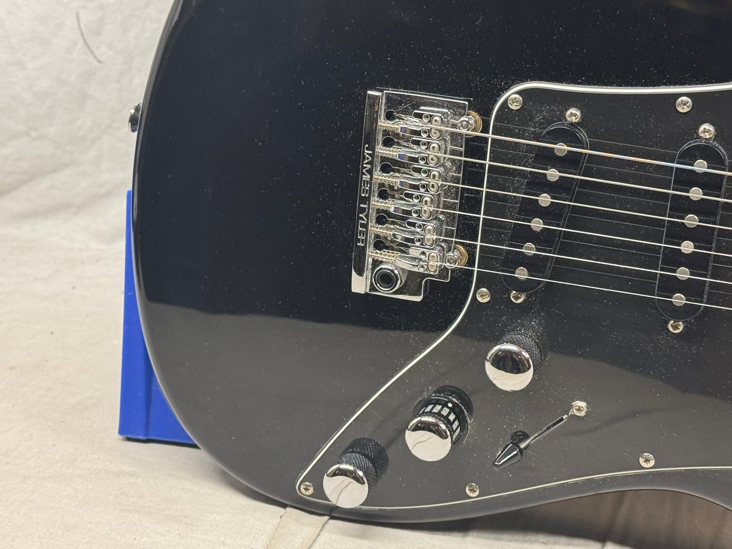 Line 6 JTV-69S jtv69s James Tyler Variax Modeling Guitar with Gig Bag 2013