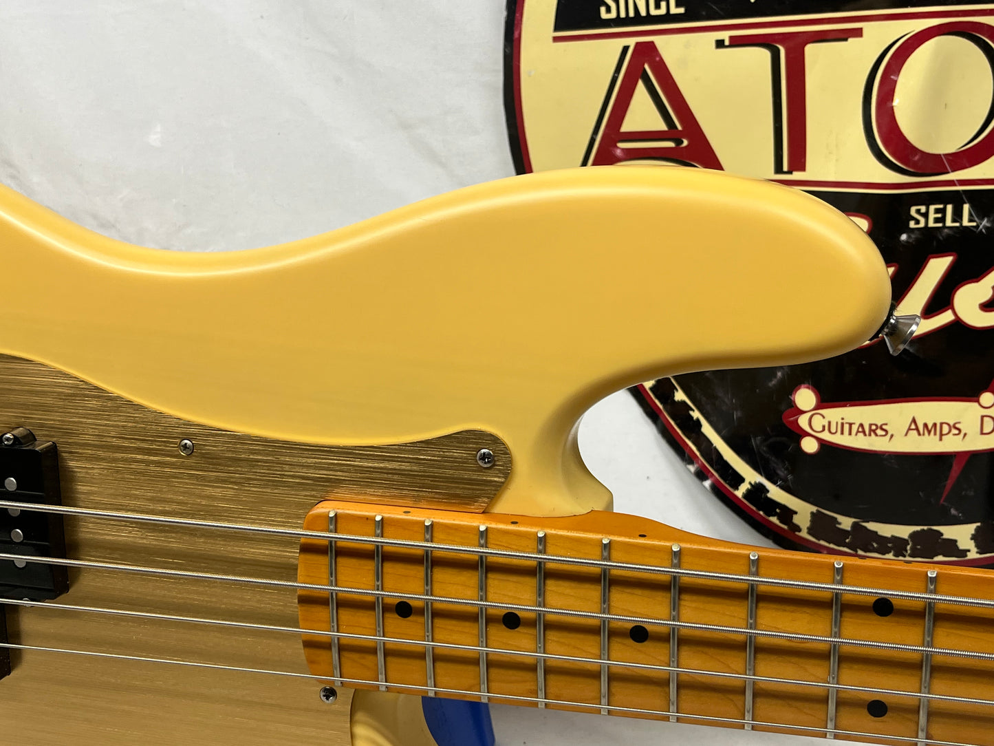 Squier 40th Anniversary Precision Bass Vintage Edition 4-String Electric Bass with Gig Bag - Satin Vintage Blonde