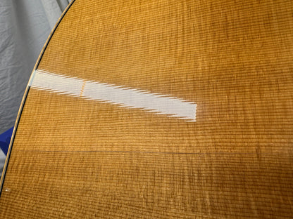 Larrivee 05 Select Series OMV-05 omv05 Single Cutaway Acoustic Guitar with Case -- *Split in Top / Cracks*