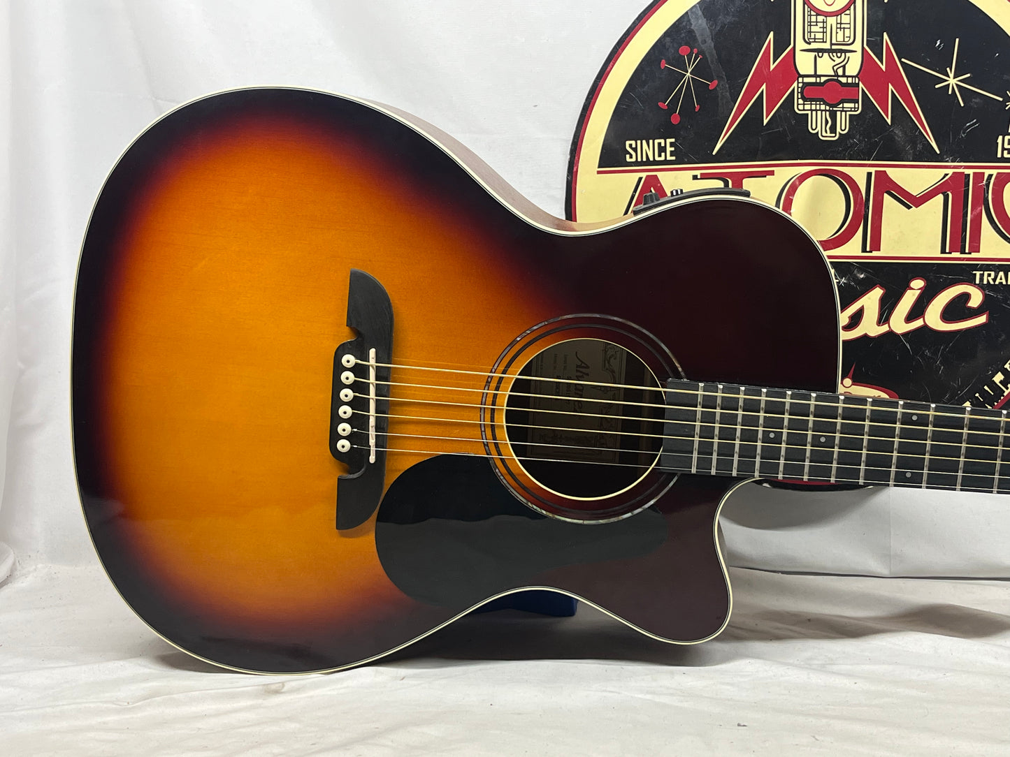 Alvarez RF26CESB Regent Series Acoustic Electric Guitar - *Missing Battery Cover*