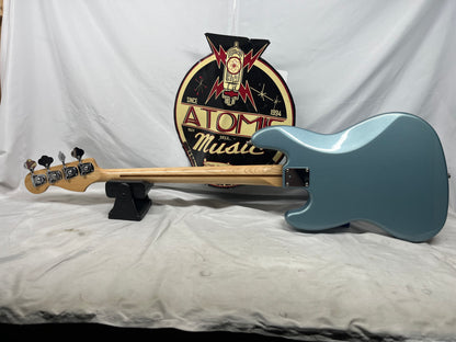 Fender Standard Fretless 4-String Electric Jazz Bass - Blue Agave