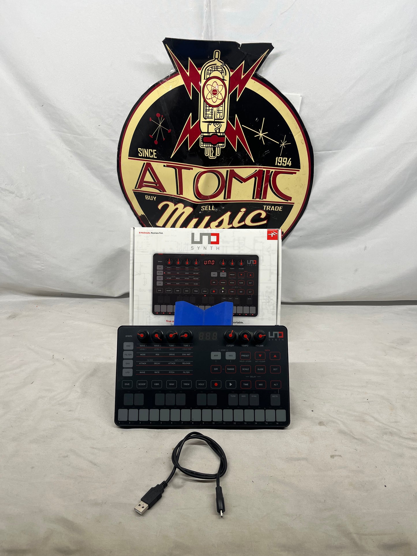 IK Multimedia UNO Analog Synthesizer with Box and USB Cable