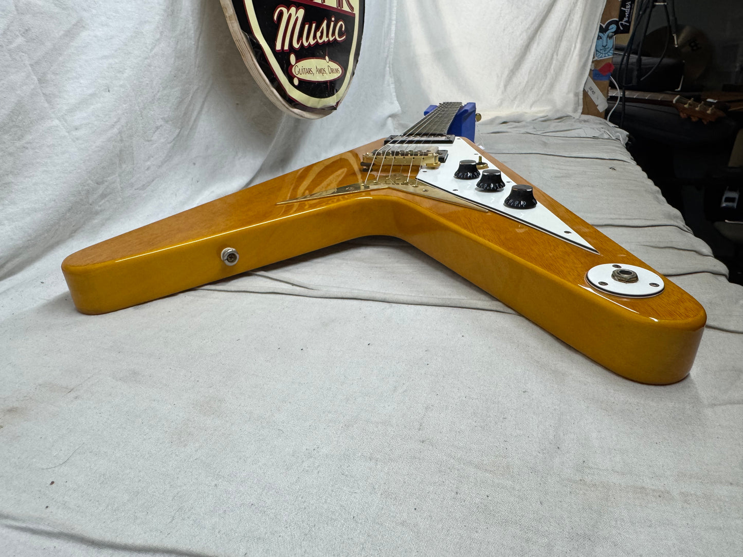 Epiphone EGV2KOGH1 '58 1958 Korina Flying V Guitar with Case 2009