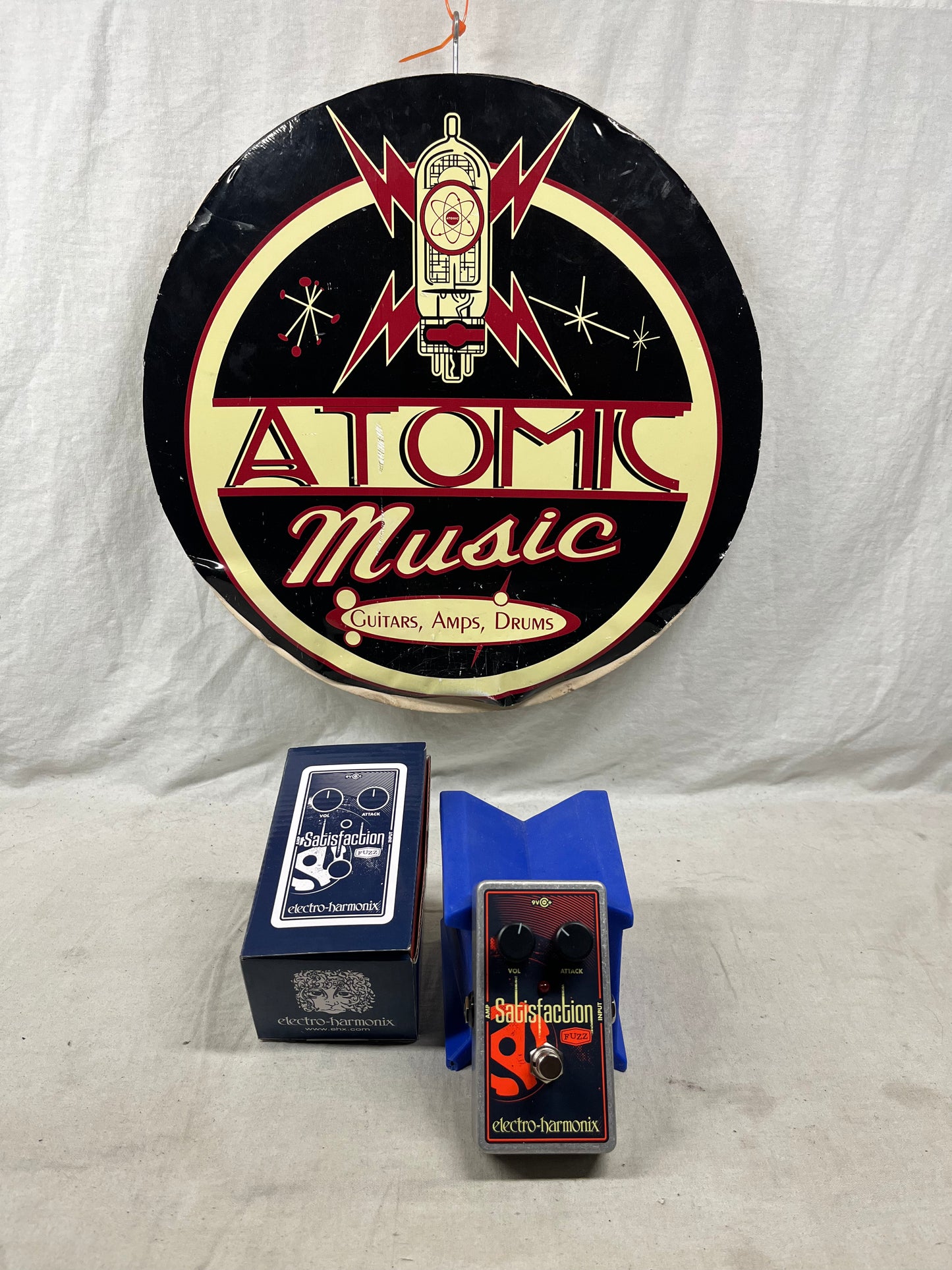 Electro-Harmonix Satisfaction Fuzz Pedal with Box