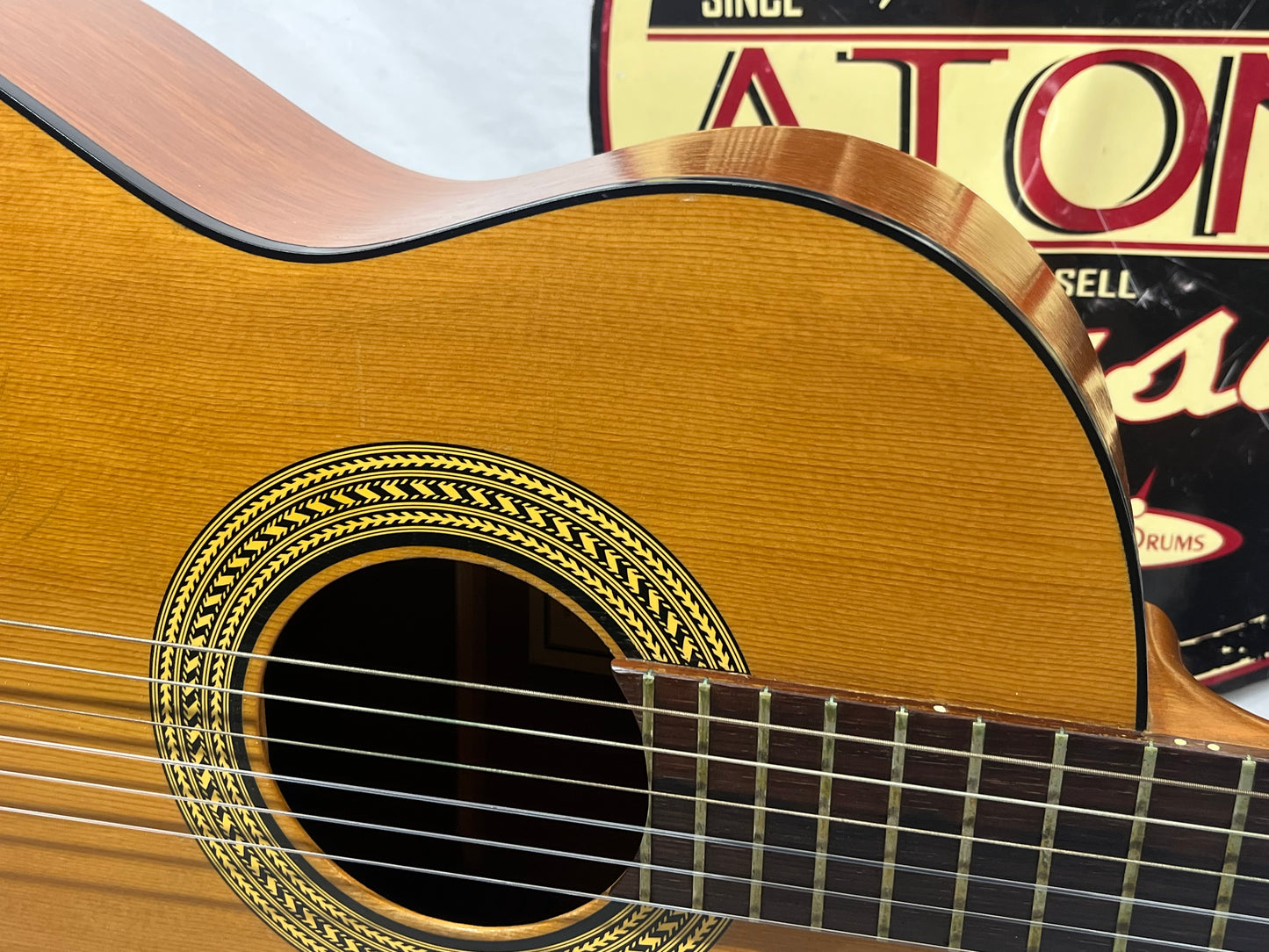 Gibson C-0 Classic Acoustic Guitar with Case