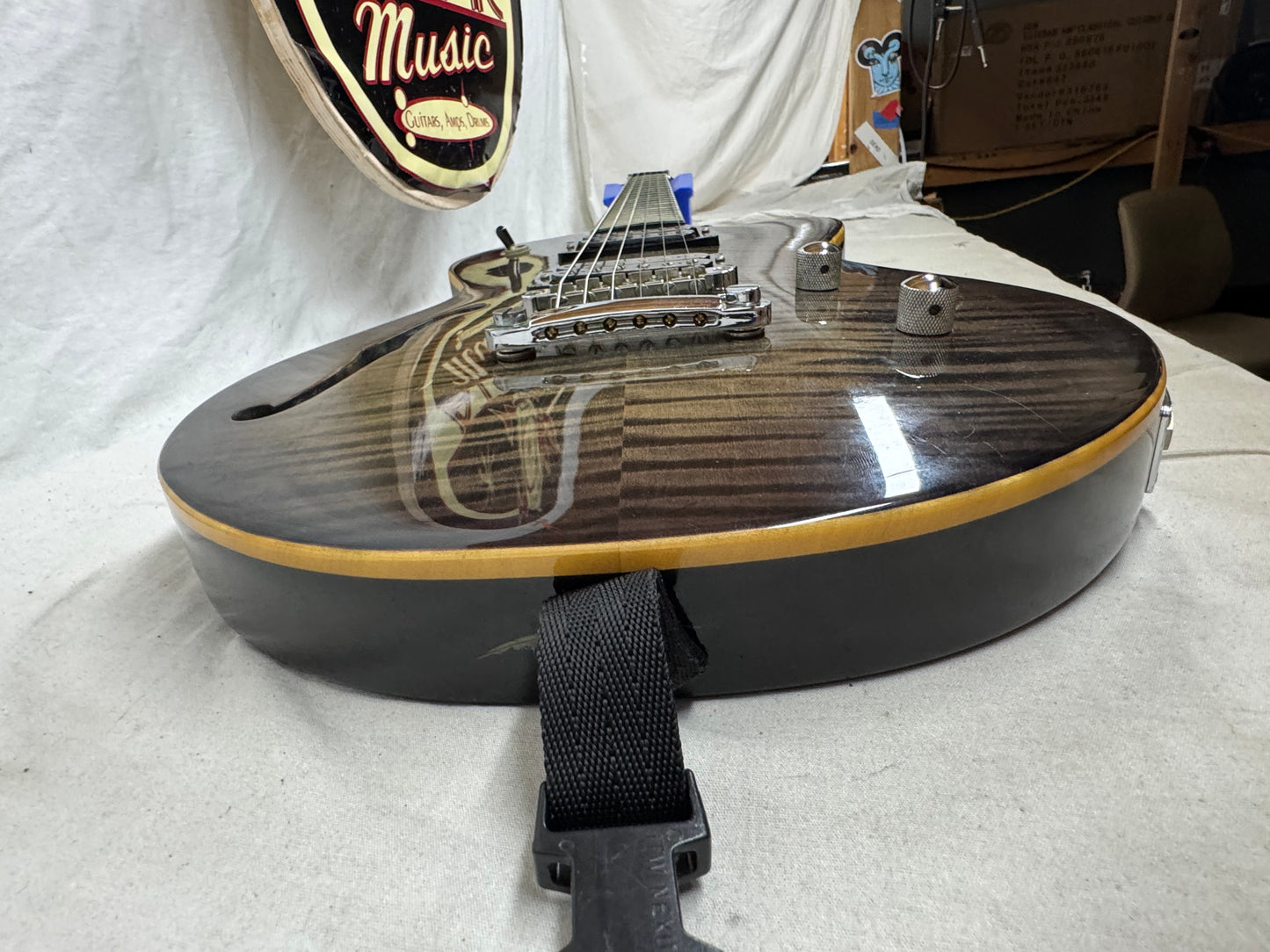 Framus Panthera Classic Semi-Hollowbody Guitar with Case