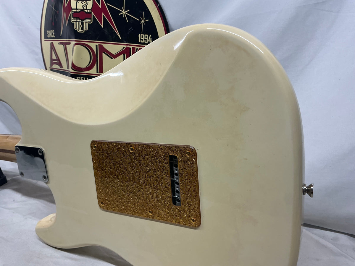Fender Stratocaster (Squier Series) - White