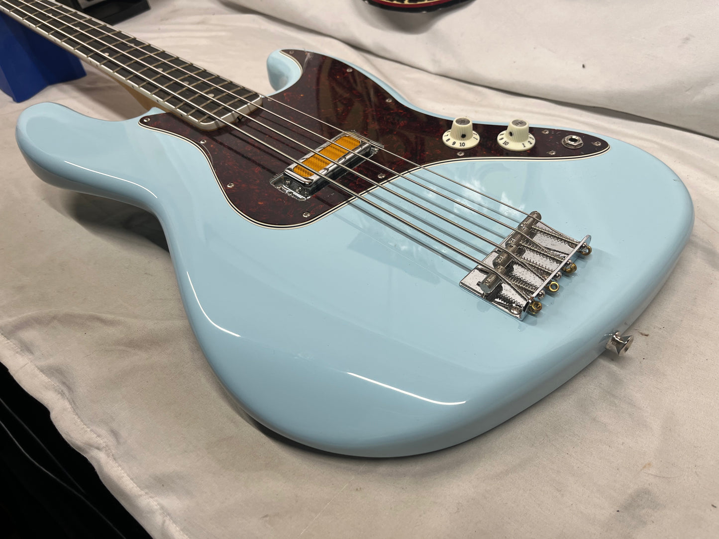 Fender Gold Foil Jazz Bass 4-String Electric Bass - Sonic Blue