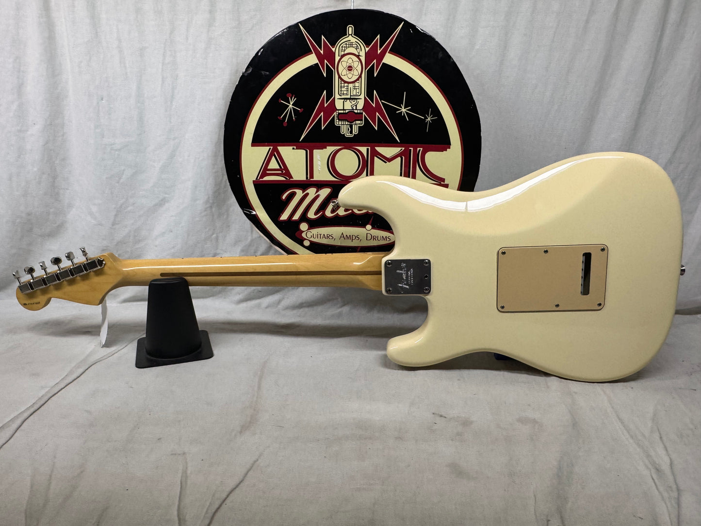 Fender American Standard Stratocaster Guitar with Case 2005 - Olympic White / Maple neck