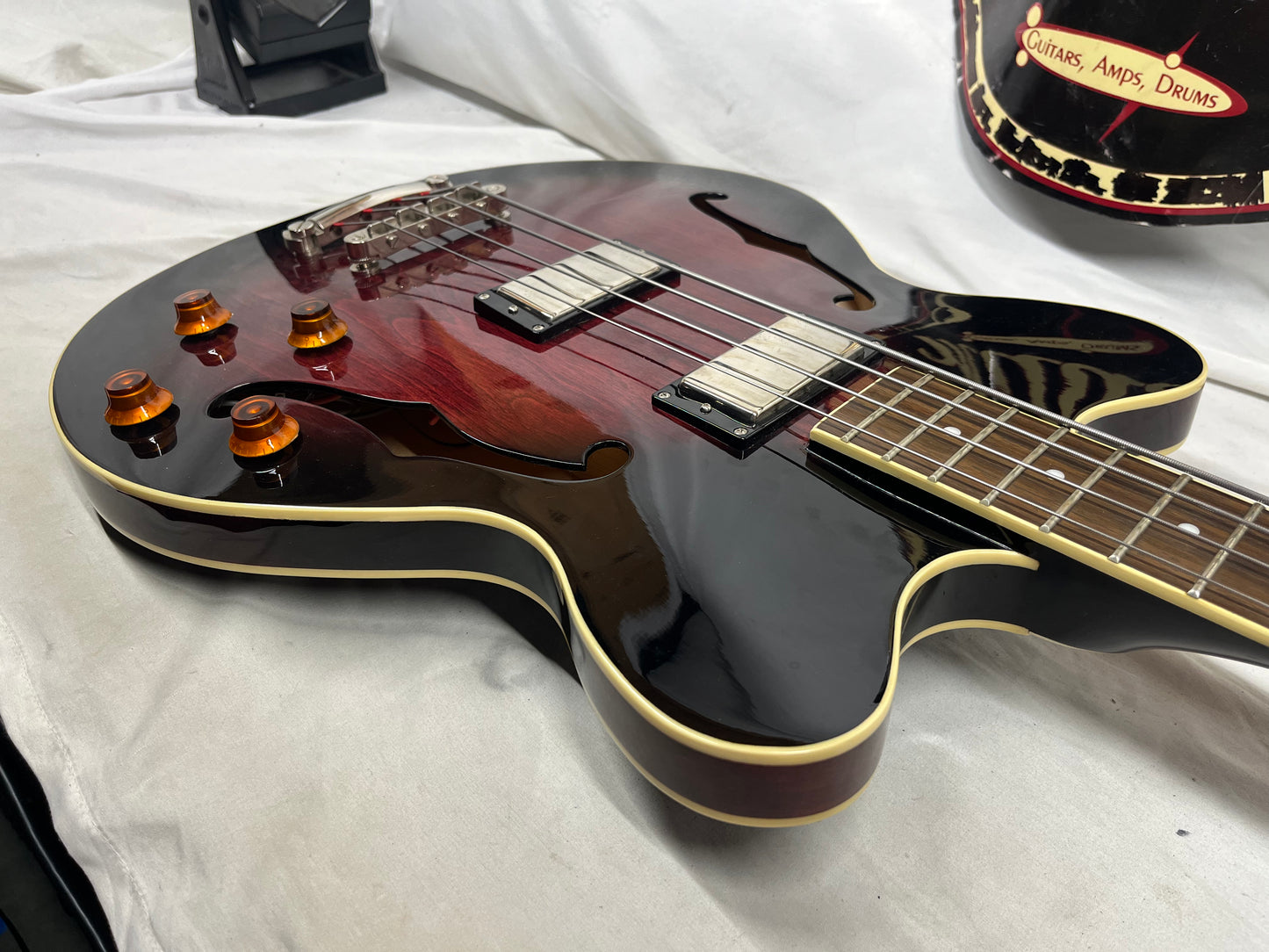 Hofner HCT-500/8 Verythin Contemporary Long Scale 4-String Electric Bass