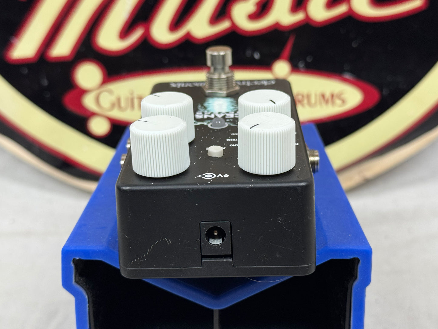 Electro-Harmonix Oceans 11 Reverb Pedal