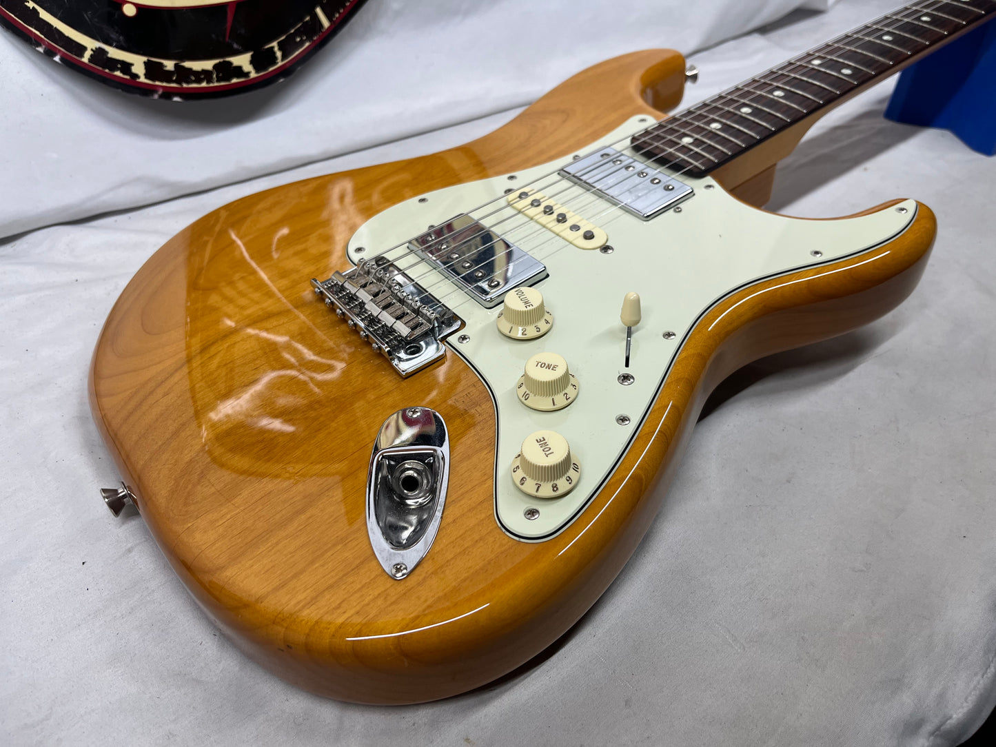 Fender 2024 Collection, Made in Japan Hybrid II Stratocaster Strat HSH with Gig Bag - Vintage Natural
