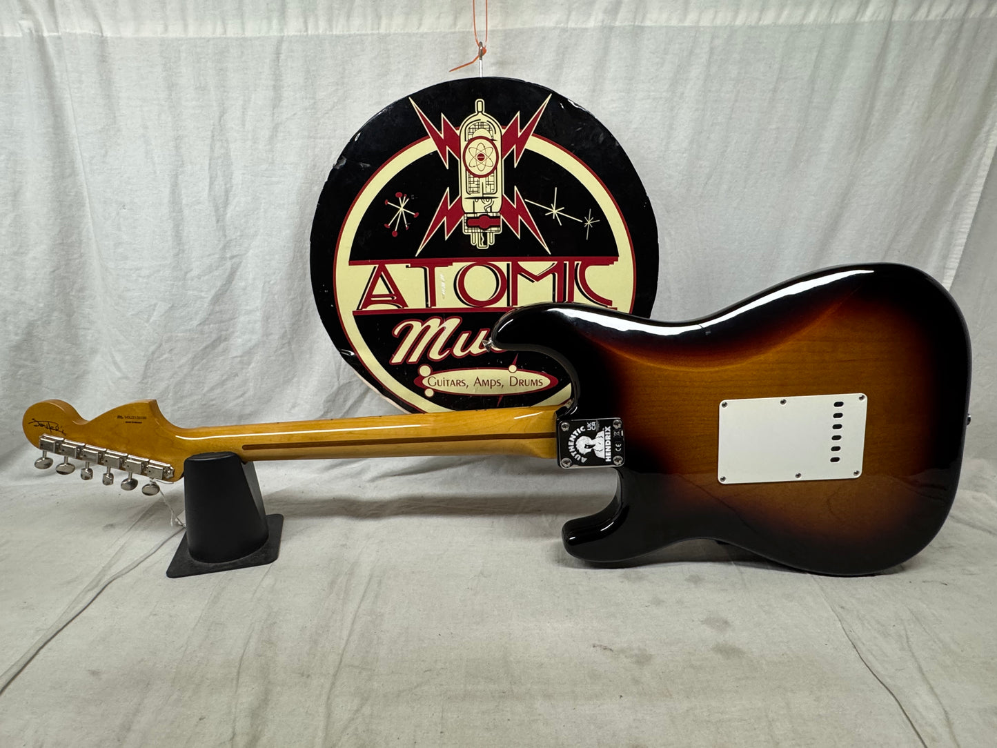 Fender Jimi Hendrix Stratocaster Guitar 2022 - 3-Color Sunburst / Maple neck