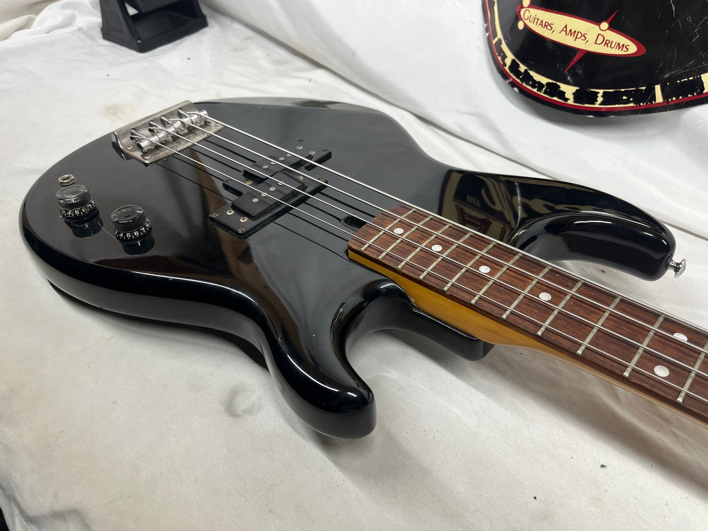Yamaha Broad Bass VI 4-String Doublecut Electric Bass