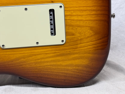 Fender American Deluxe Ash Stratocaster Guitar with Case 2005 - Tobacco Sunburst / Maple neck