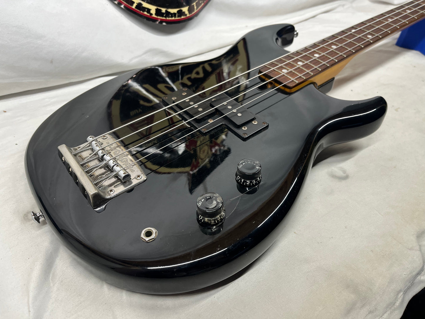 Yamaha Broad Bass VI 4-String Doublecut Electric Bass