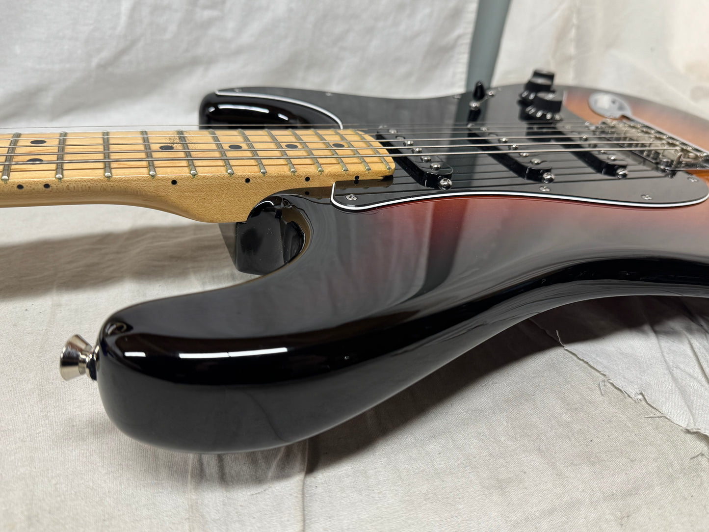 Fender American Standard Stratocaster Guitar with Case 2013 - 3-Color Sunburst / Maple neck