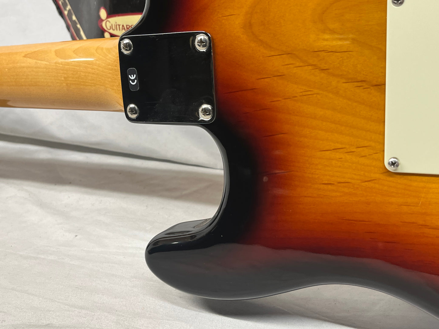 Fender Classic Series '60s Stratocaster strat Electric Guitar - 3-Color Sunburst