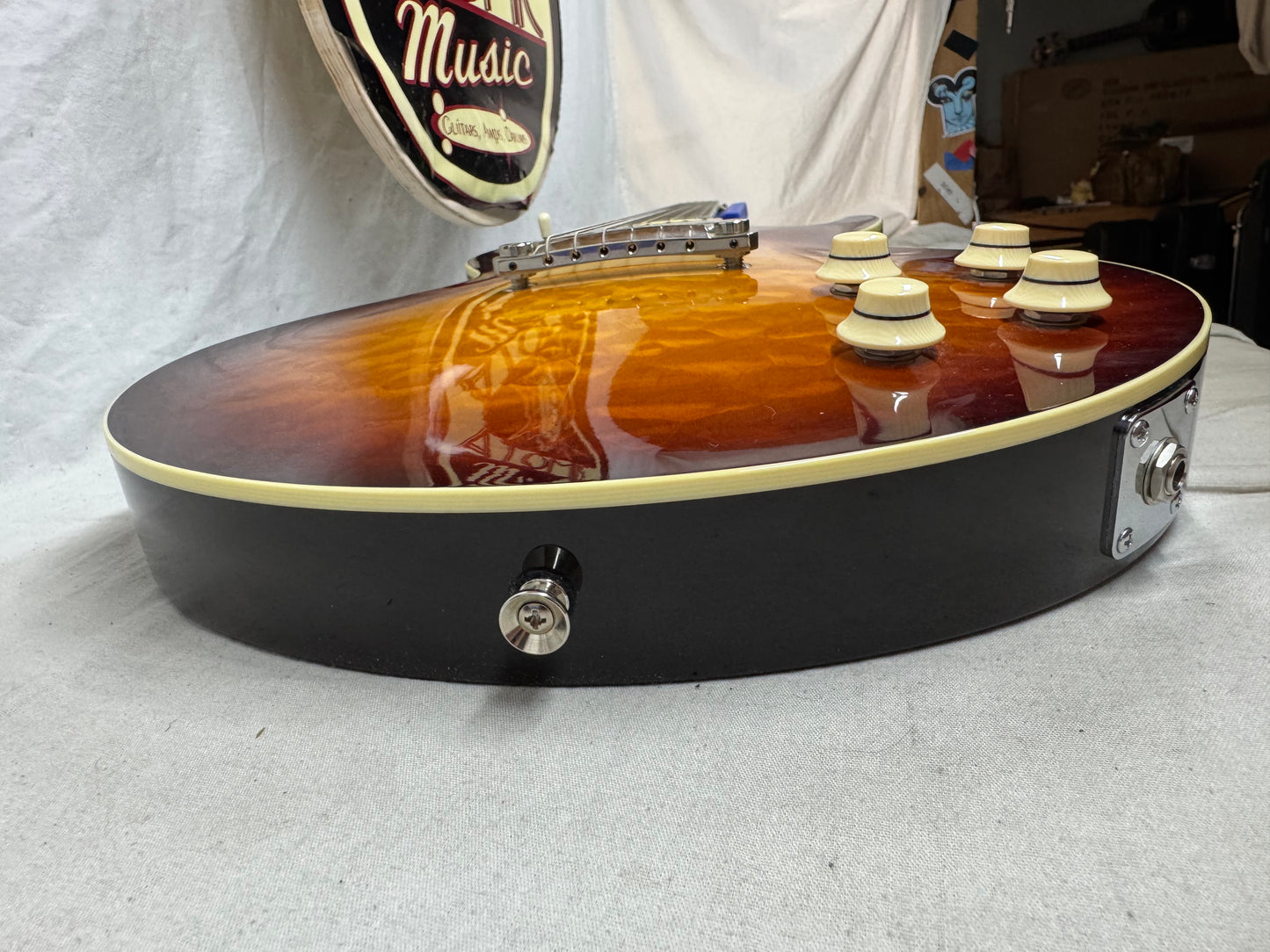 Collings Guitars CL DLX Deluxe Singlecut Guitar with Case