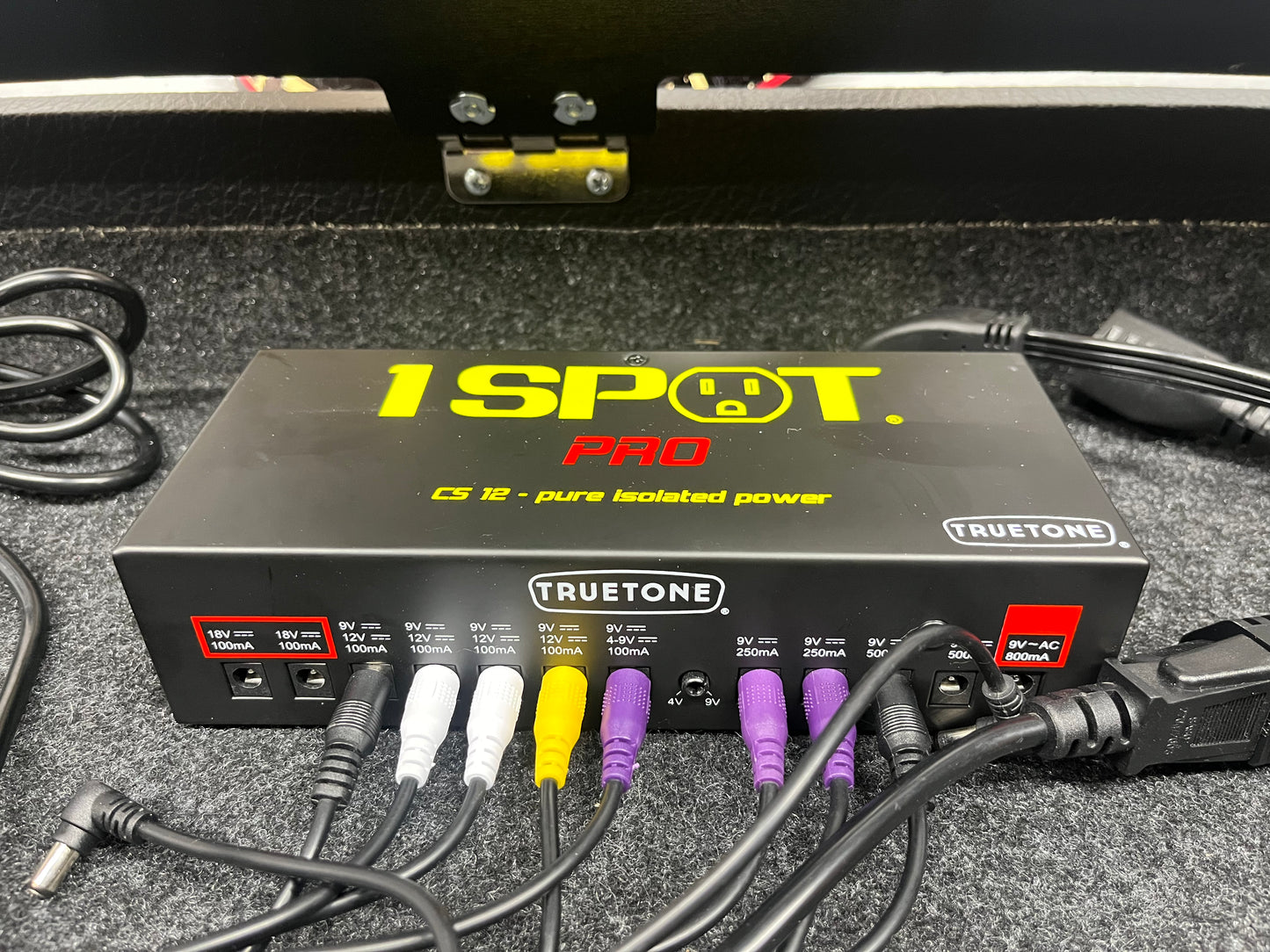 Pedal Pad Powered Pedal Board Case with Truetone CS-12 OneSpot Pro