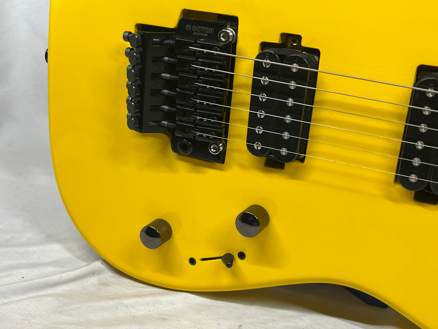 SBS CS300 S-Style Doublecut HH FR Electric Guitar - Neon Yellow