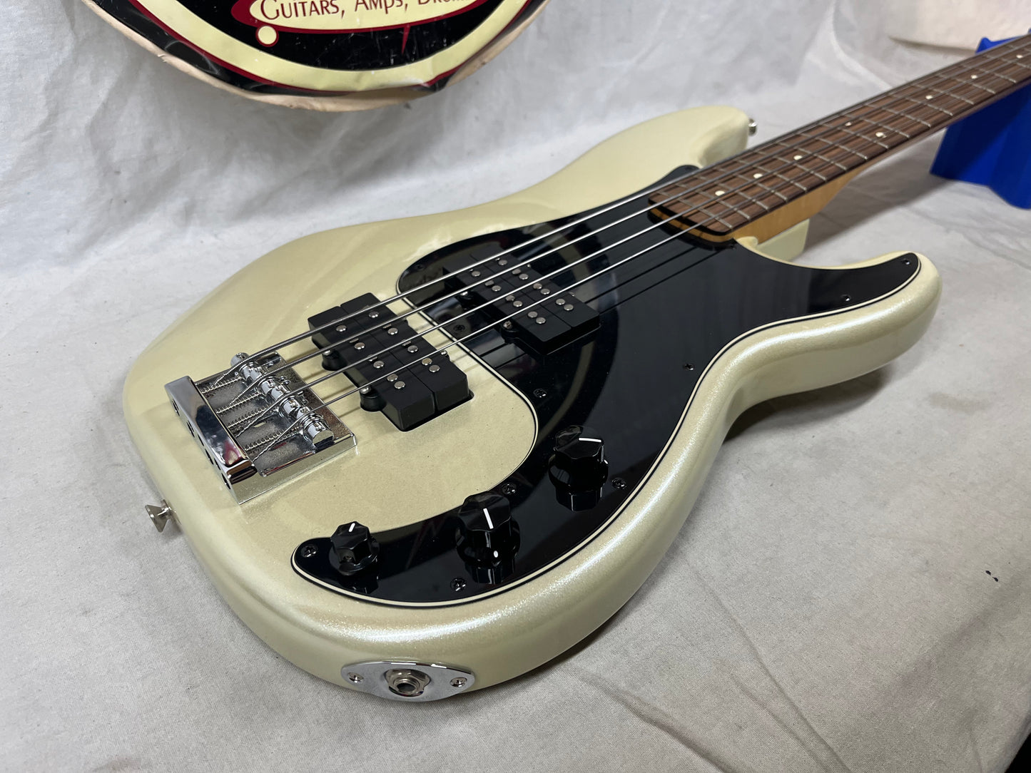 Fender Blacktop 4-String Electric Precision Bass MIM - Made in Mexico - White Chrome Pearl