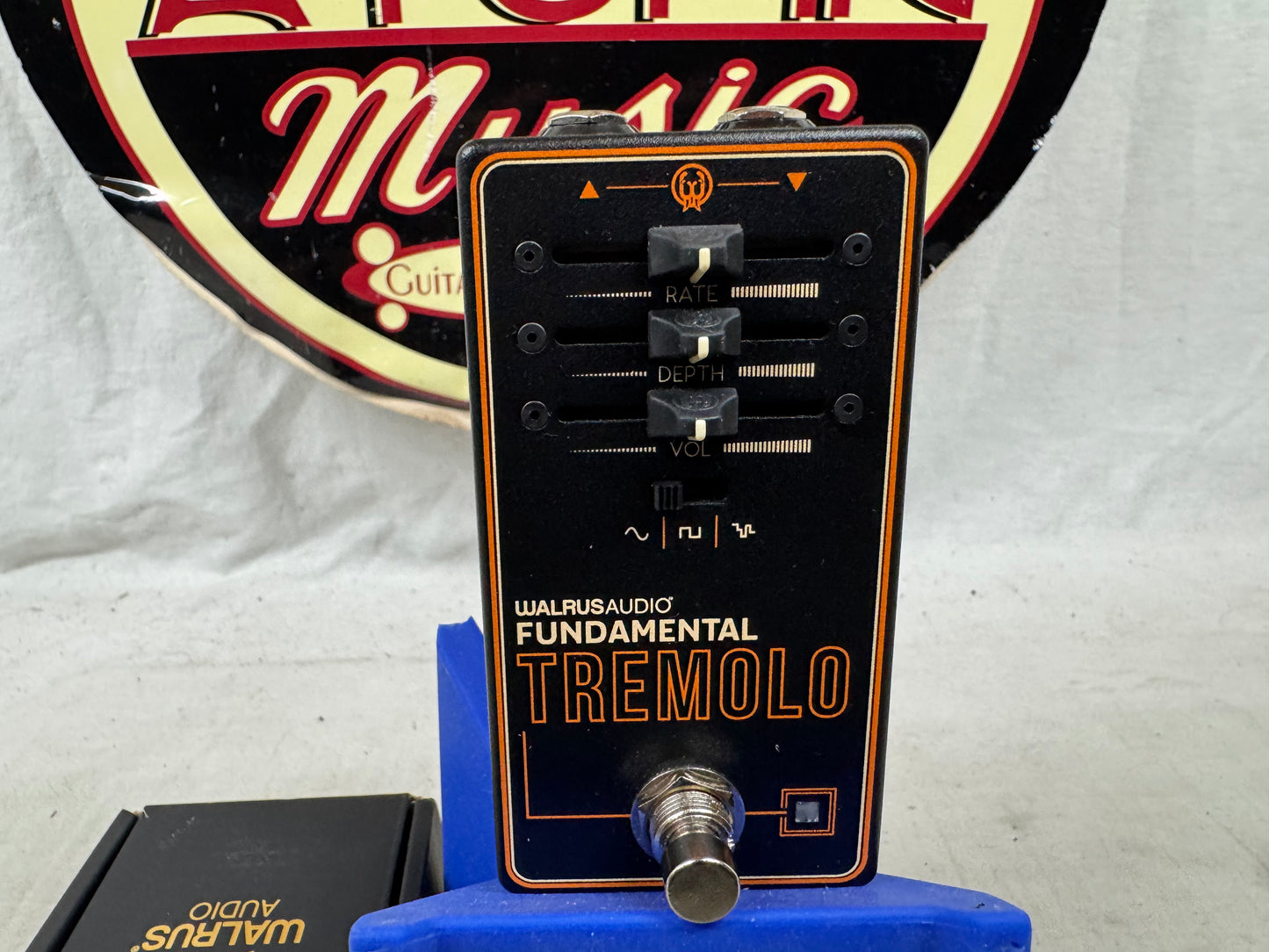 Walrus Audio Fundamental Tremolo Pedal with Box