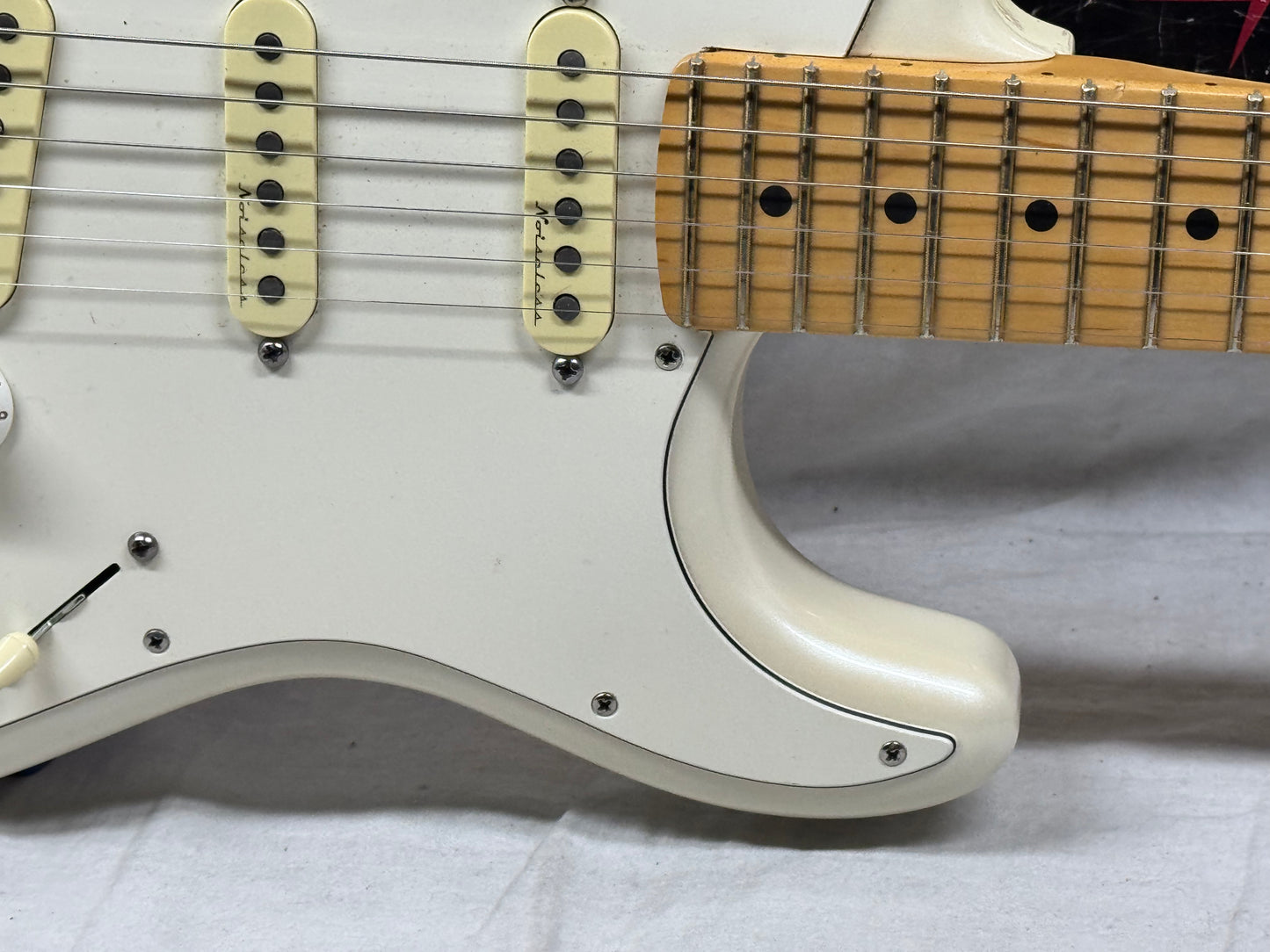 Fender Player Plus Stratocaster Guitar 2022 - Olympic Pearl / Maple neck