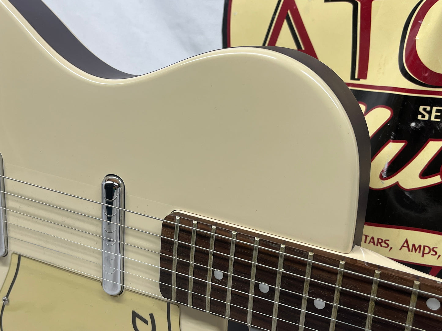 Danelectro 56-U2 Reissue Singlecut Electric Guitar with Hard Case