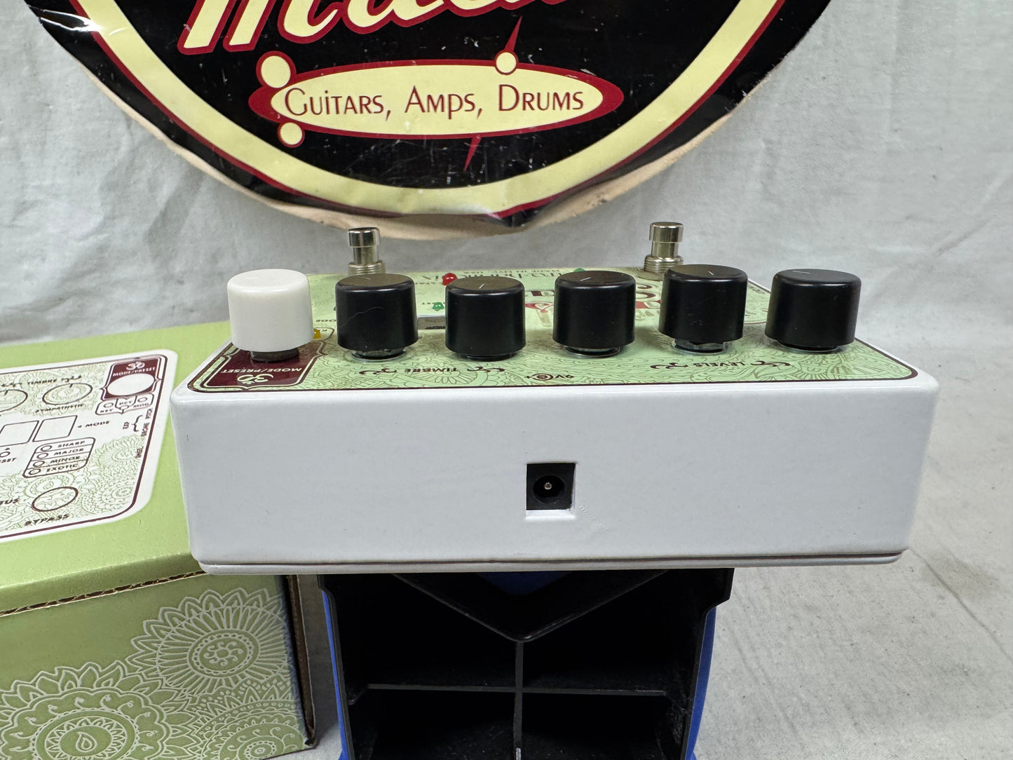 Electro-Harmonix Ravish Sitar Emulator Pedal with Box